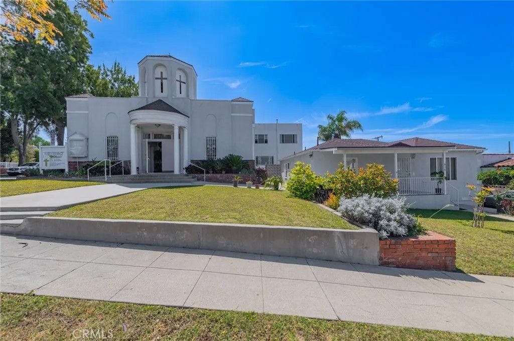 Photo of 836 Cedar Pl, Santa Monica, CA 90405 (MLS # TR26088598)