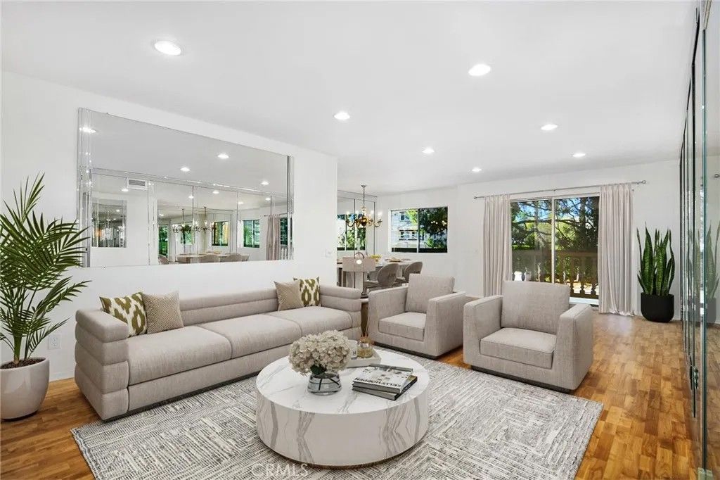 Photo of 5400 Lindley Avenue #101, Encino, CA 91316 (MLS # SR26039345)