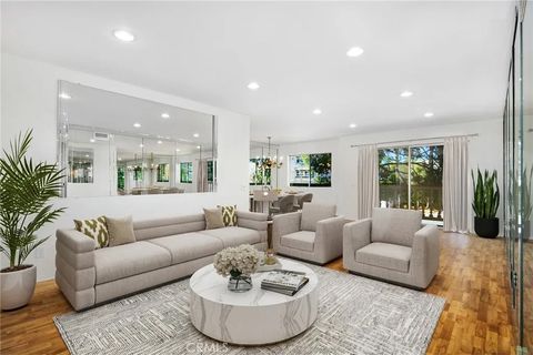 Photo of 5400 Lindley Avenue #101, Encino, CA 91316 (MLS # SR26039345)