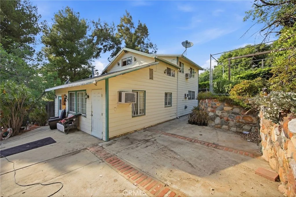 10064 Sunland Boulevard