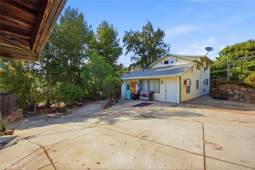 10064 Sunland Boulevard
