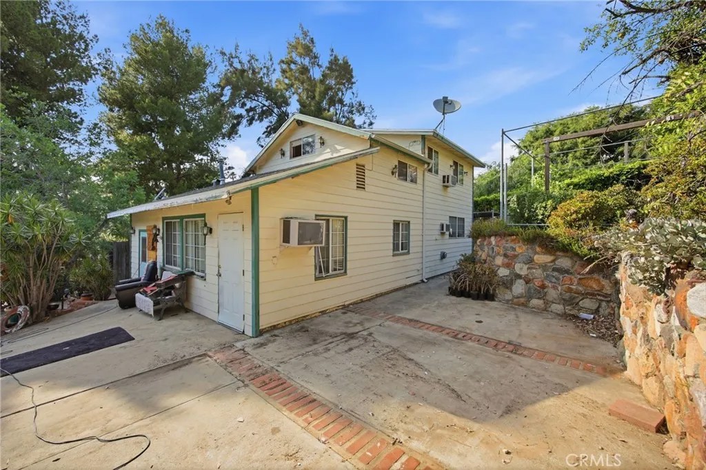 10064 Sunland Boulevard