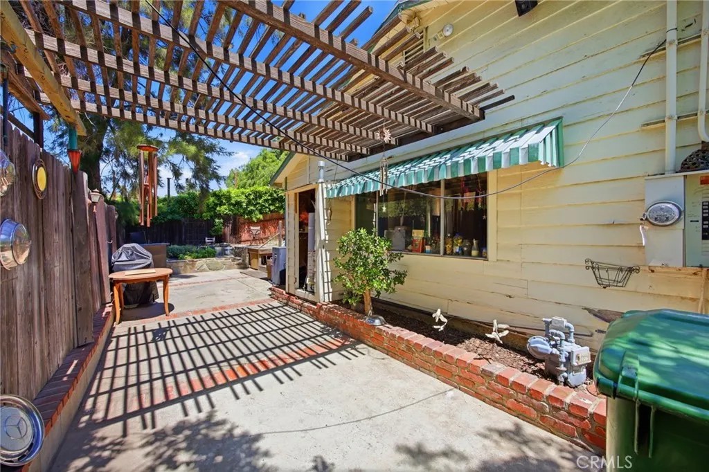 10064 Sunland Boulevard