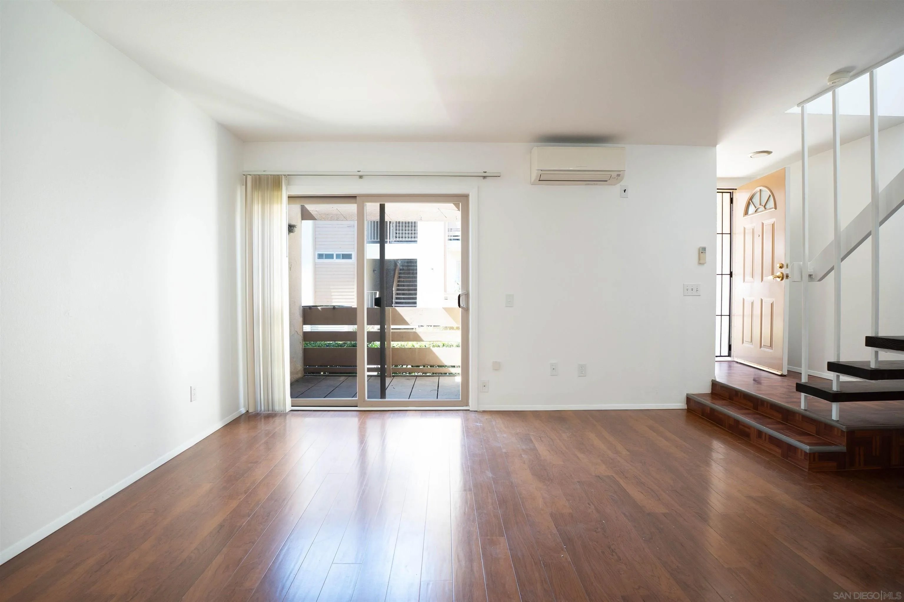 3942 Valeta St 256
