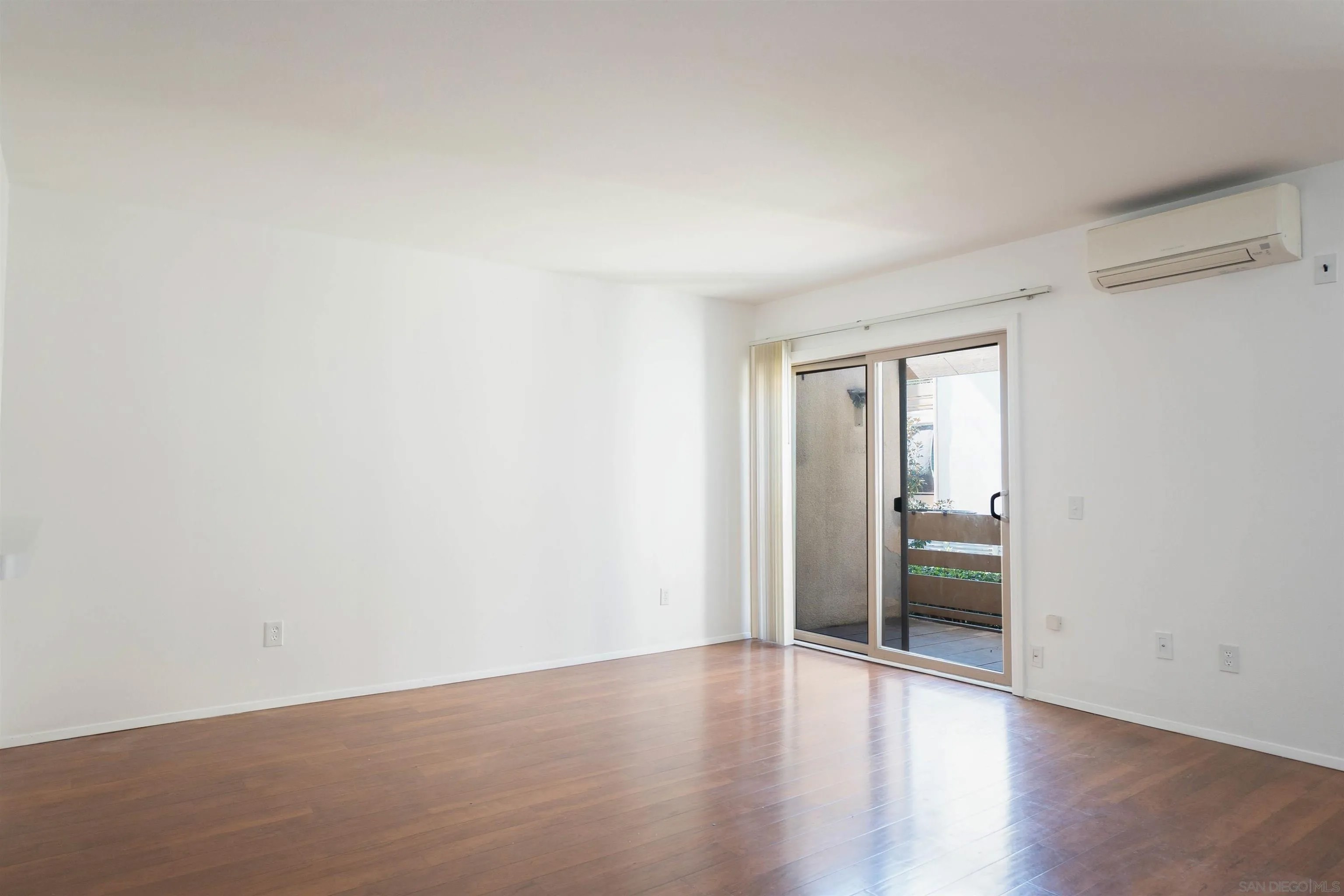 3942 Valeta St 256