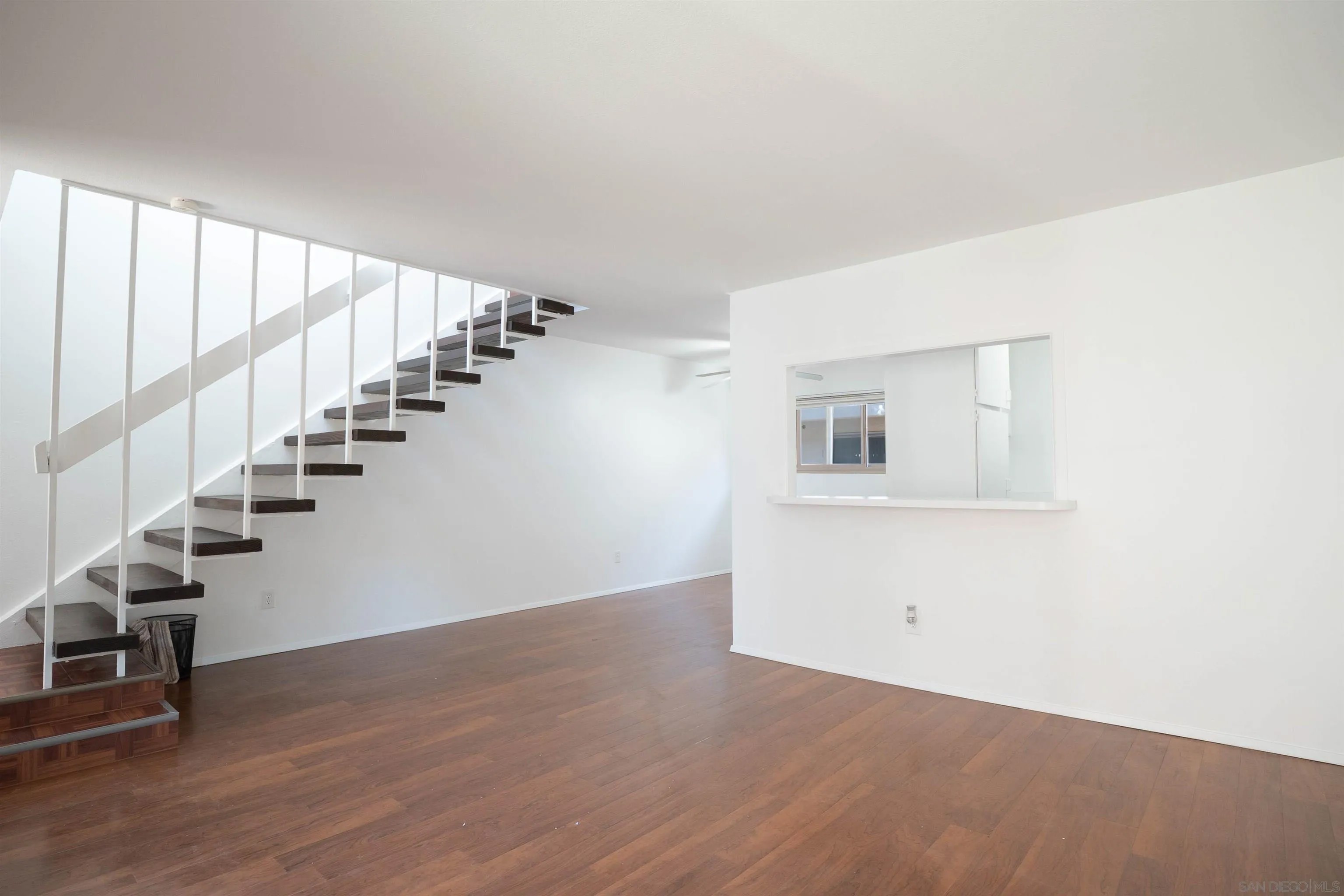 3942 Valeta St 256