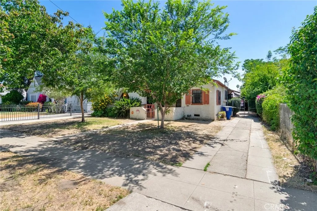 1523 N Mountain View