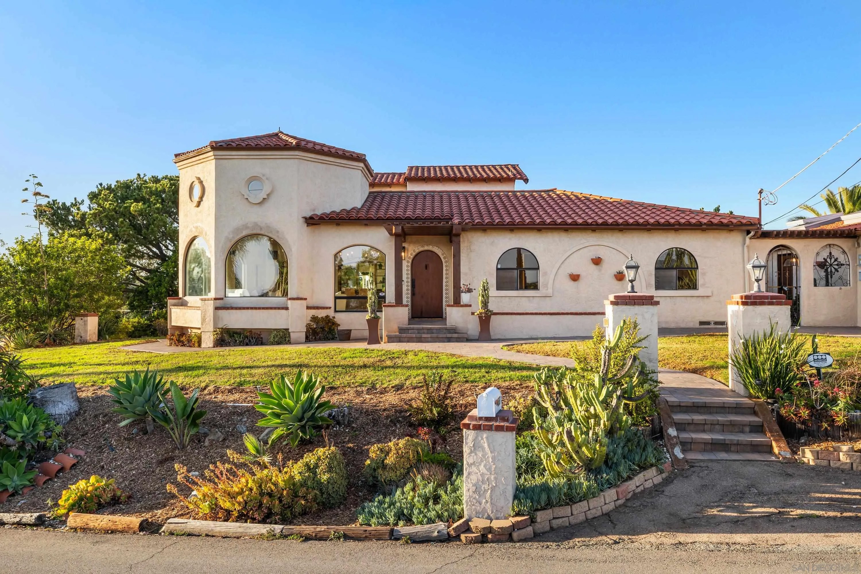 4557 Mayapan Dr