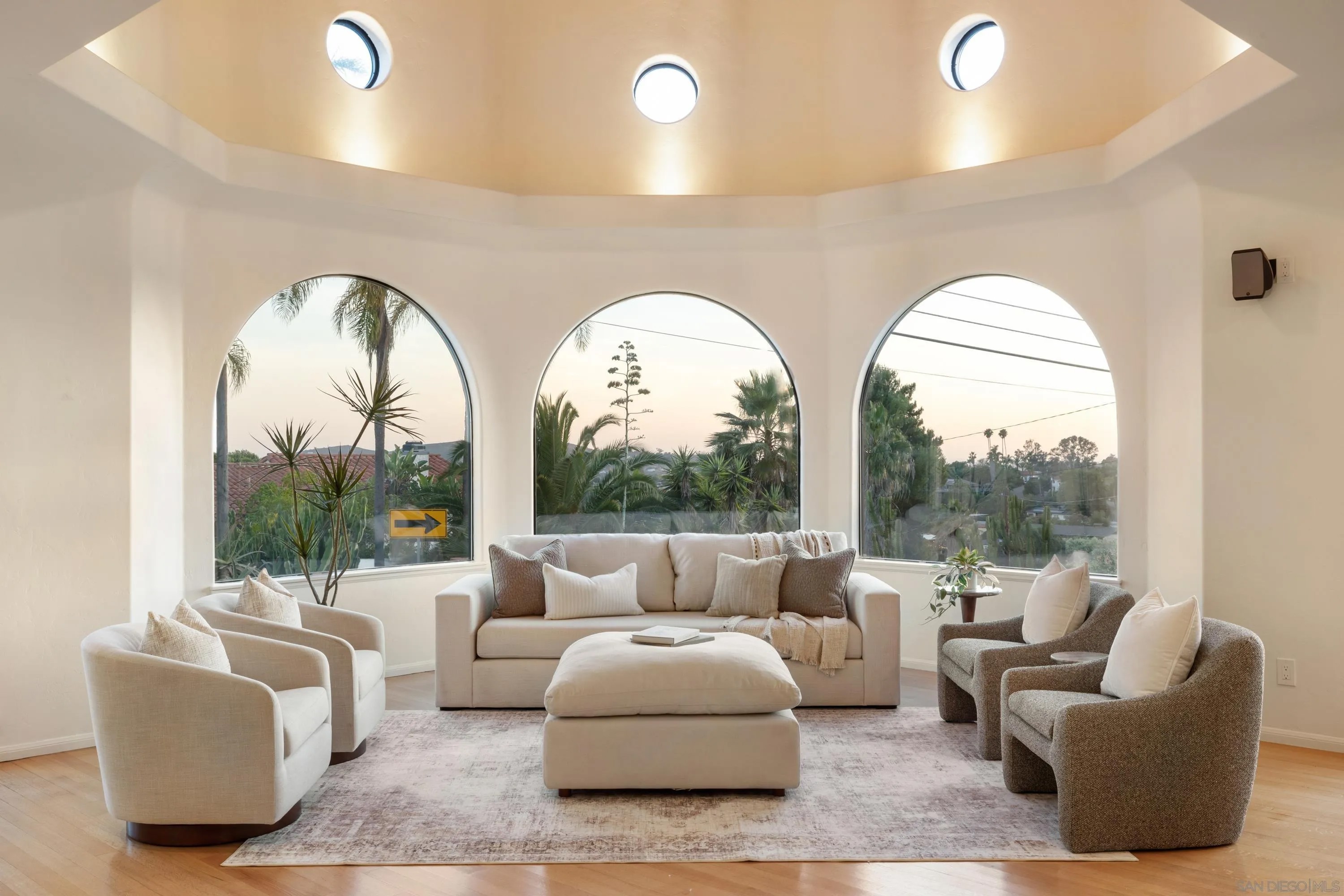 4557 Mayapan Dr