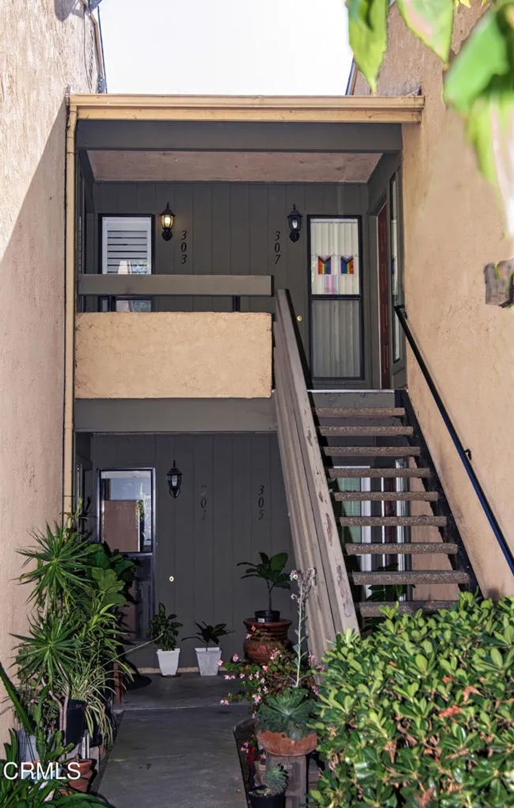 Photo of 307 Oakwood Street, Ventura, CA 93001 (MLS # V1-33721)