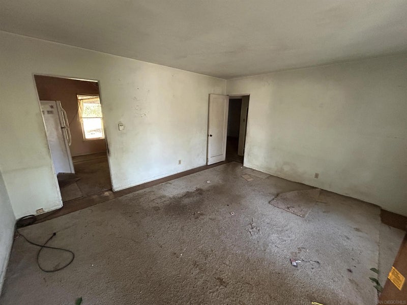 1119 S Juniper