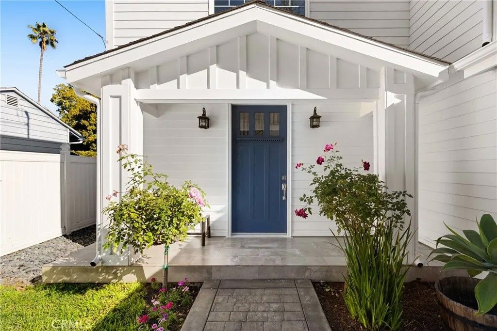 Photo of 5114 Cedros Avenue, Sherman Oaks, CA 91403 (MLS # SR26022277)