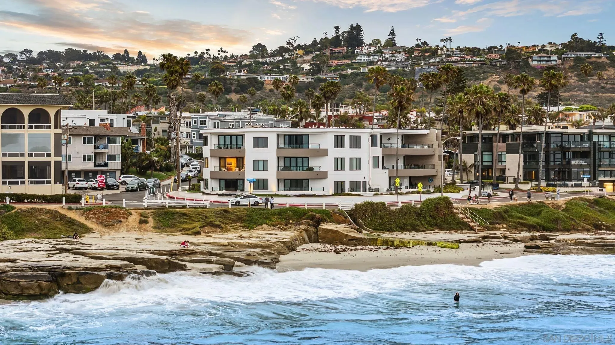 La Jolla, California 92037, United States, 1 Bedroom Bedrooms, ,2 BathroomsBathrooms,Residential,Active,149405