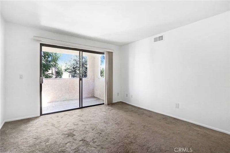 1118 W Blaine 202