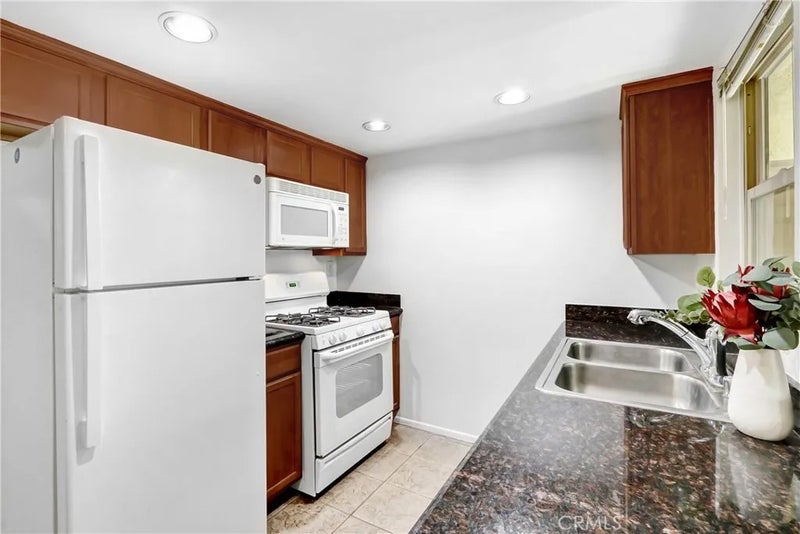 1118 W Blaine 202