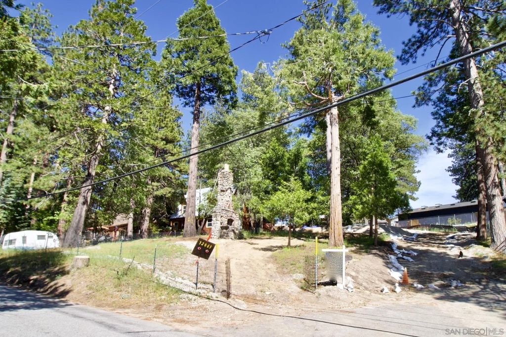 Photo of 32065 Hunsaker Way, Running Springs, CA 92382 (MLS # 2600931)