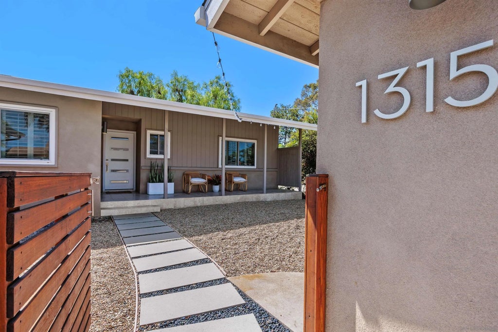 Photo of 1315 Crestridge Dr, Oceanside, CA 92054 (MLS # 260024258)