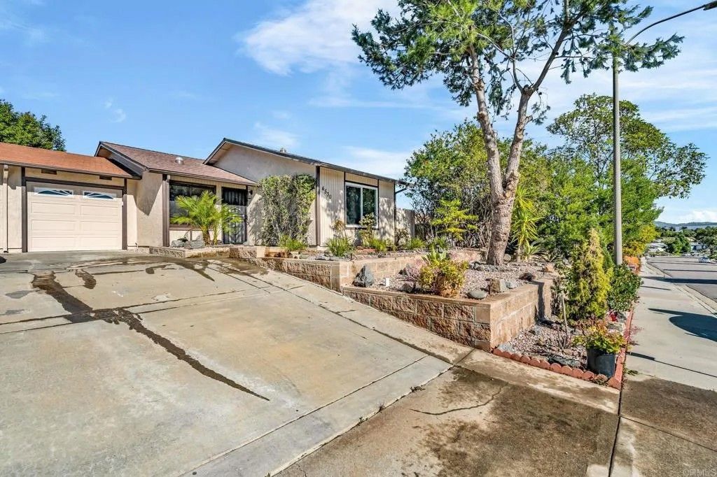Photo of 4530 Beverly Glen Drive, Oceanside, CA 92056 (MLS # NDP2600997)