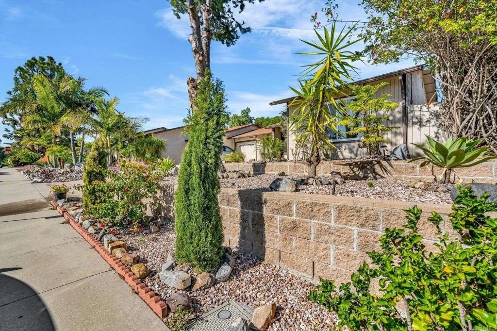 Photo of 4530 Beverly Glen Drive, Oceanside, CA 92056 (MLS # NDP2600997)