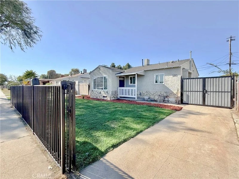 2207 W 132ND