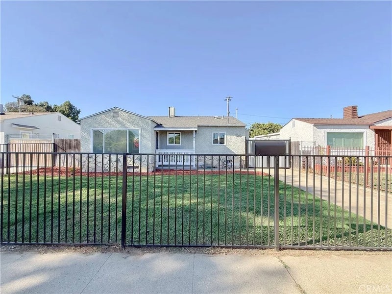 2207 W 132ND