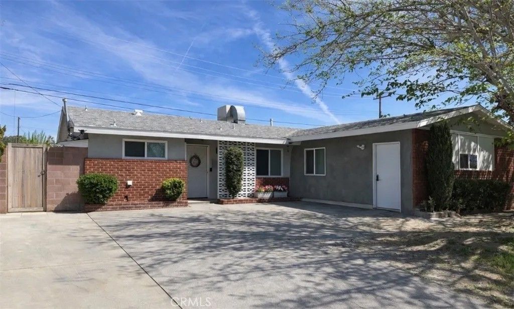 Photo of 45414 Raysack Ave, Lancaster, CA 93535 (MLS # SR26066995)