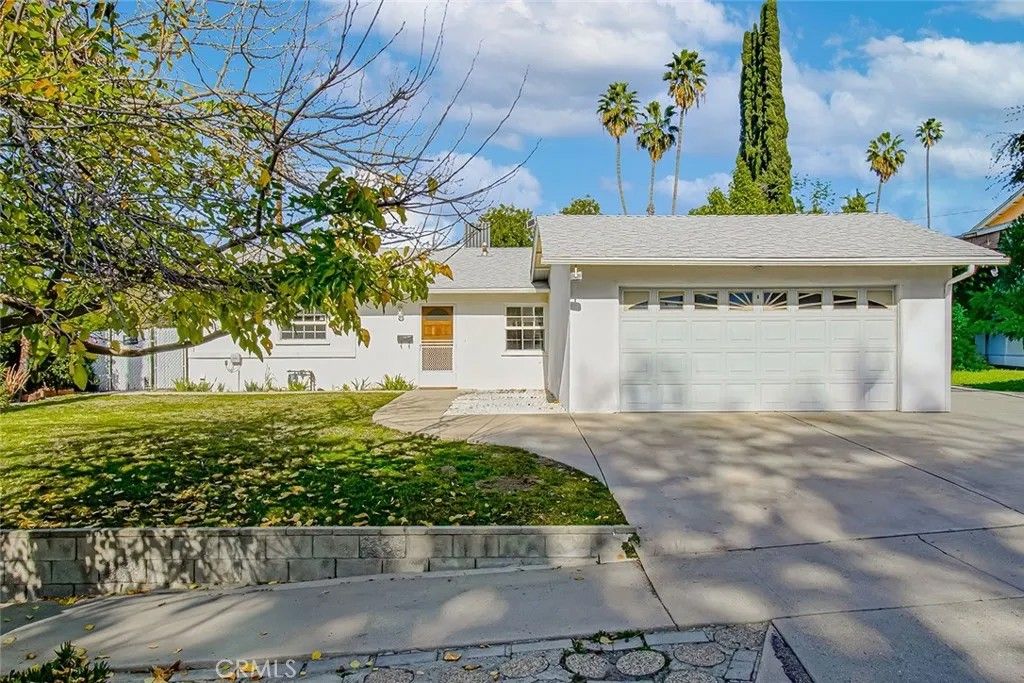 Photo of 20751 Clark Street, Woodland Hills, CA 91367 (MLS # SR25281944)