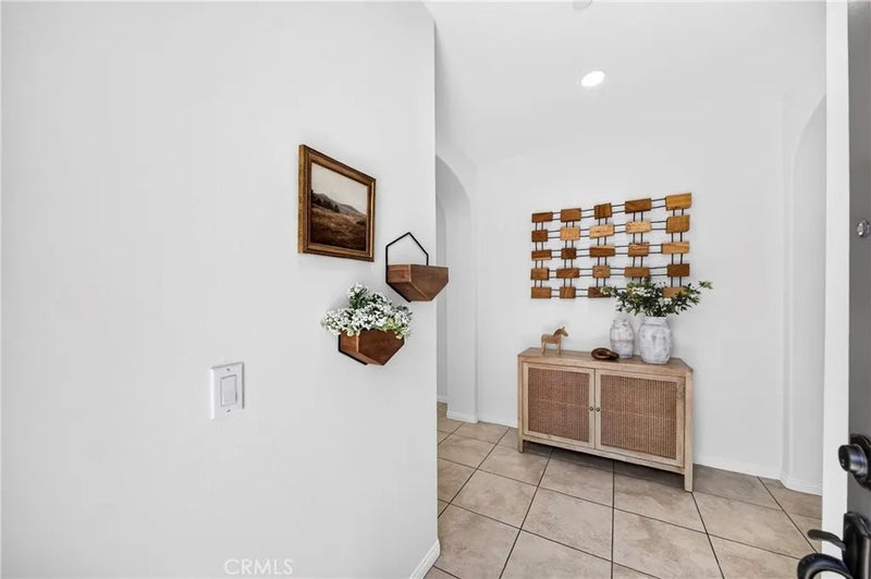 344 N Santa Maria