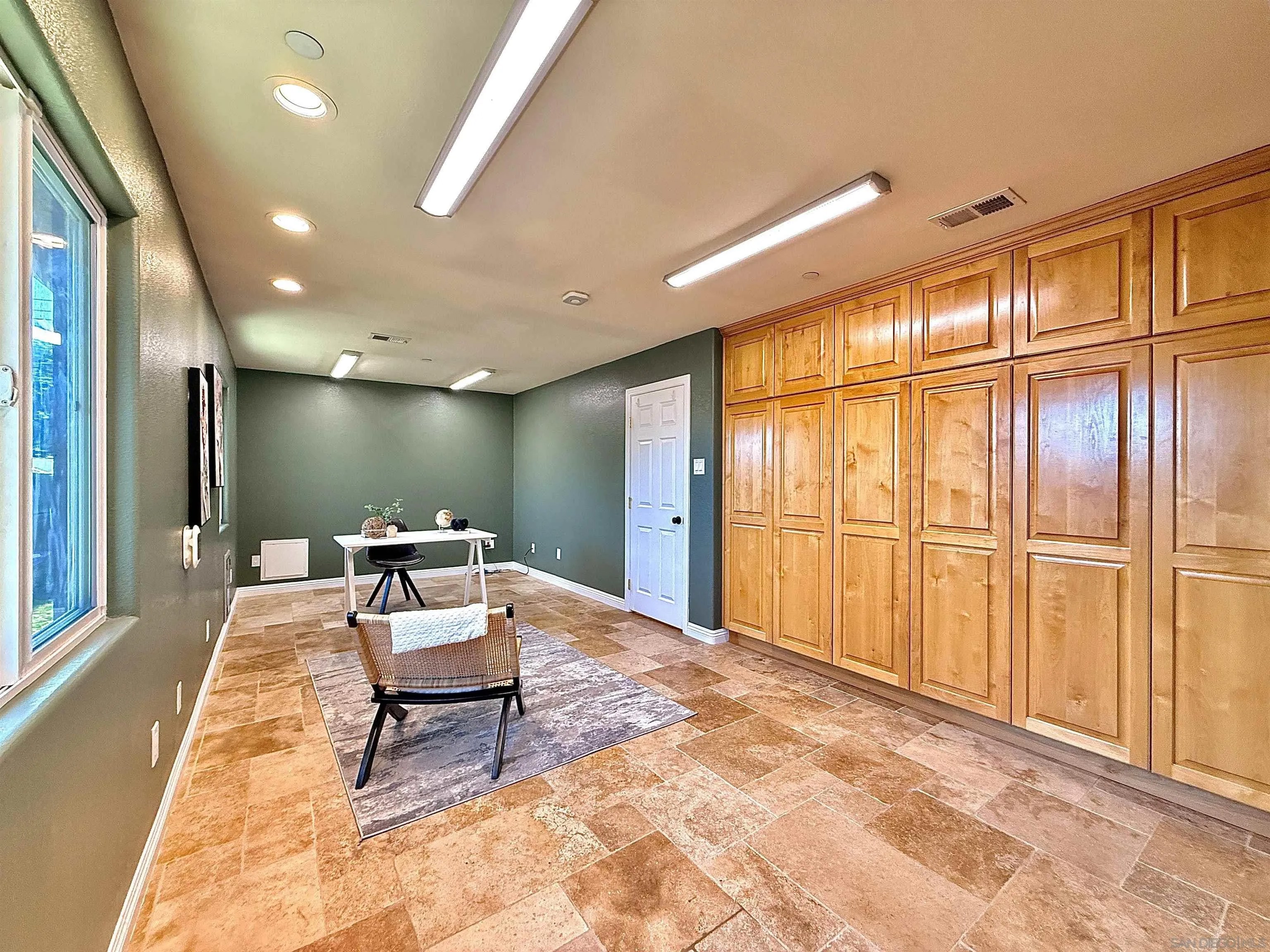 8364 Lake Ashwood Ave