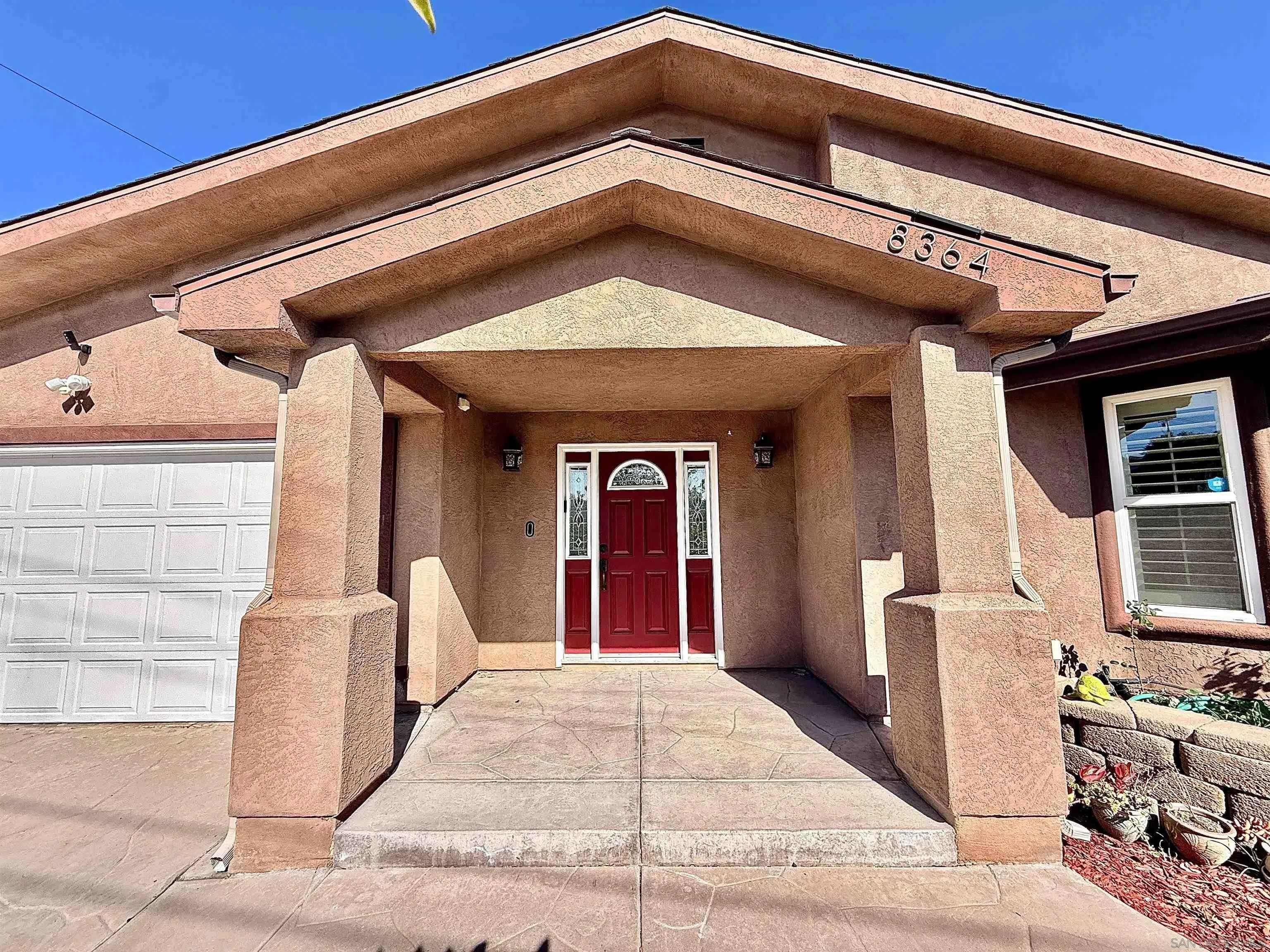 8364 Lake Ashwood Ave