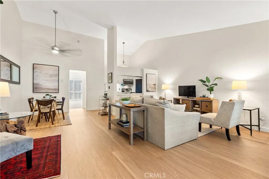 906 Camino Real 202
