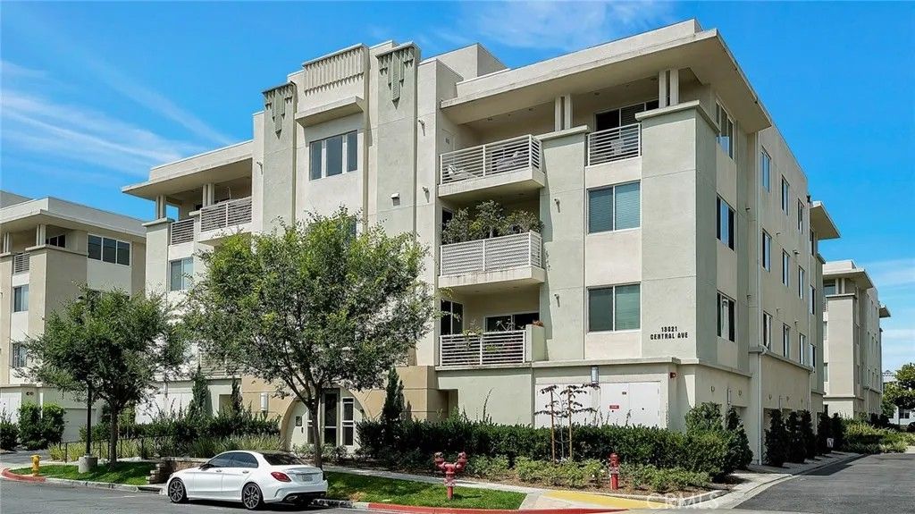 Photo of 13021 Central Avenue #402, Hawthorne, CA 90250 (MLS # SB26077799)