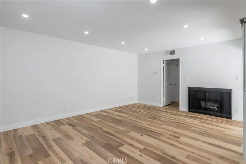 1339 N Columbus 106