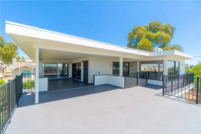 2699 E 20th