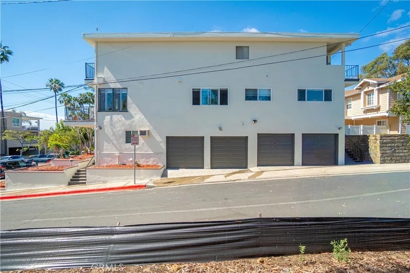 2699 E 20th