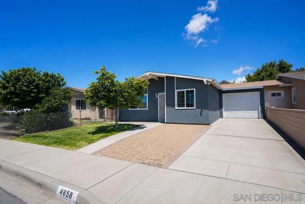 Photo of 4658 Calle Del Palo, Oceanside, CA 92057 (MLS # 260022898)
