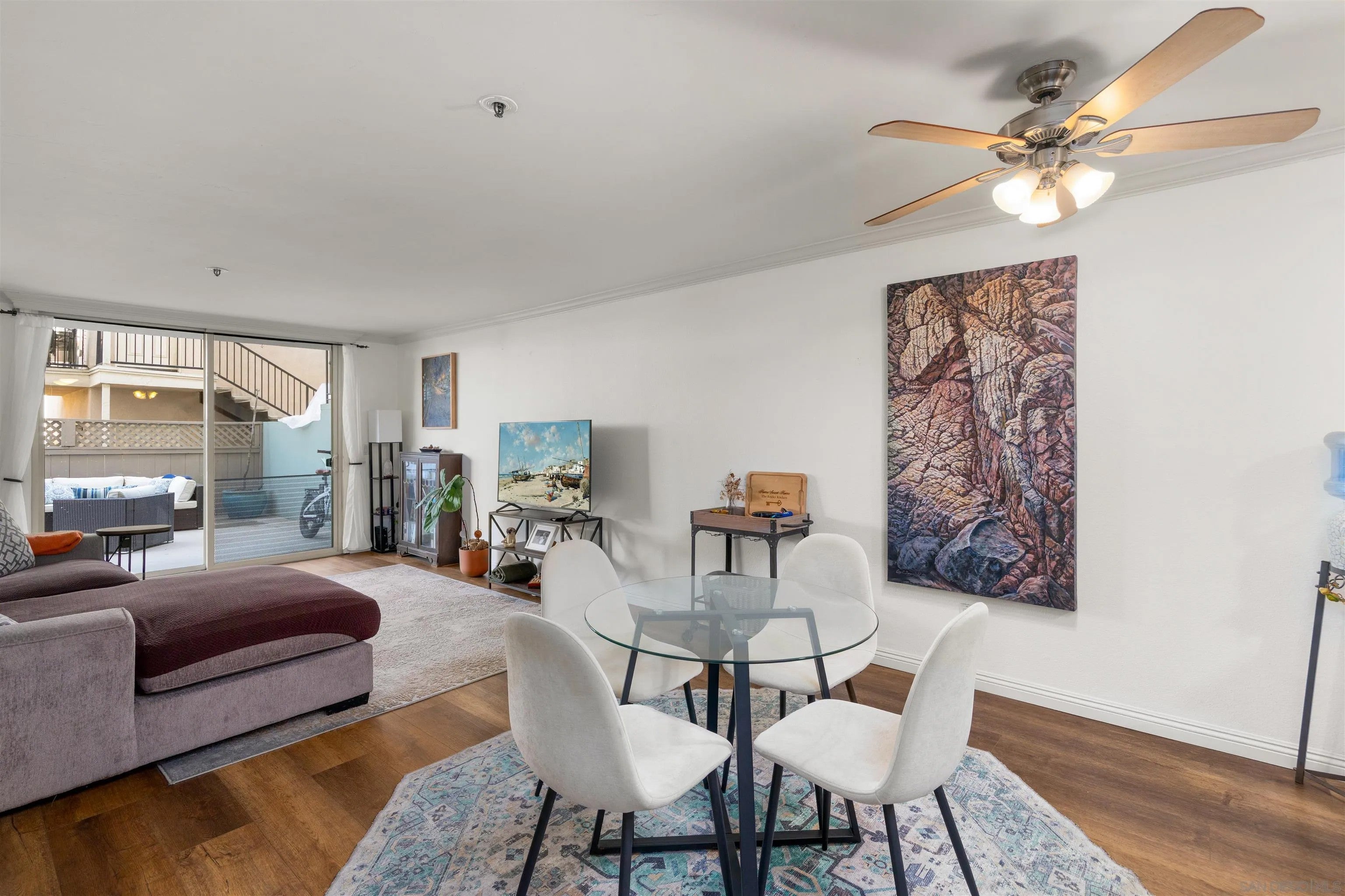 3939 Illinois 1F