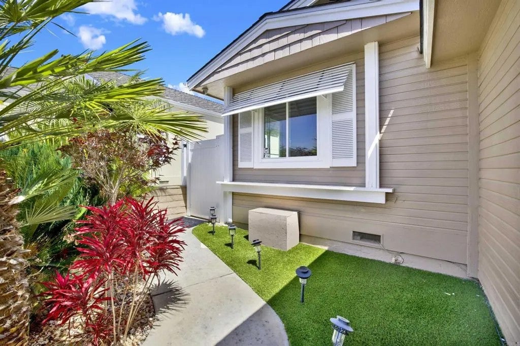 4468 Topaz Ln