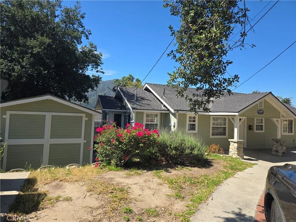 Photo of 3706 4th Avenue, Glendale, CA 91214 (MLS # AR26047823)