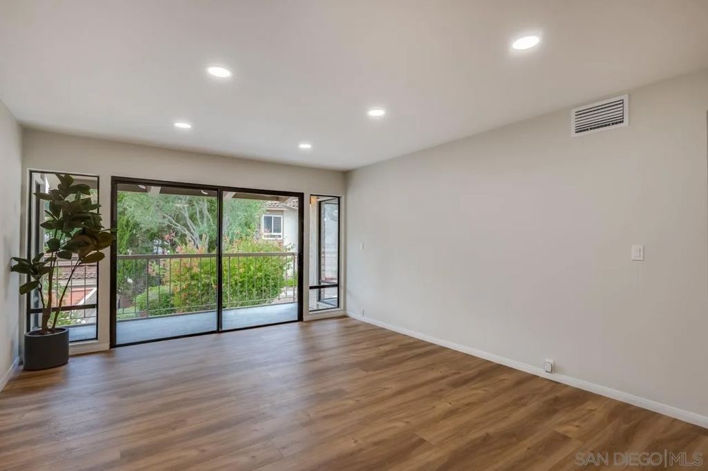Photo of 12575 Oaks North Dr #220, San Diego, CA 92128 (MLS # 250044412)