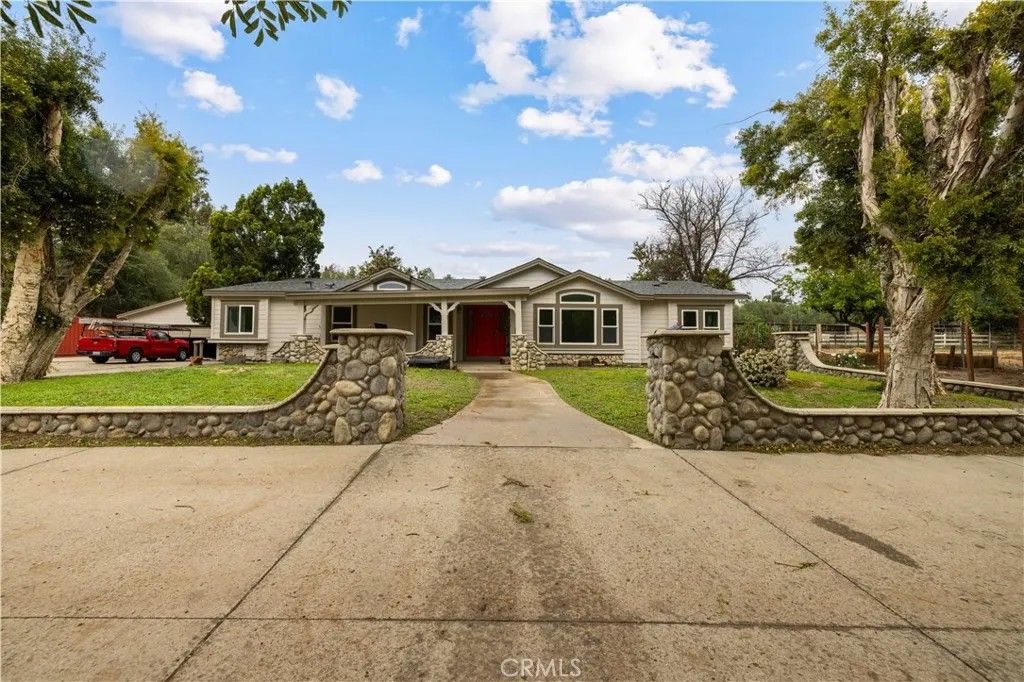 Photo of 15608 Tierra Rejada Rd, Moorpark, CA 93021 (MLS # SR25276954)