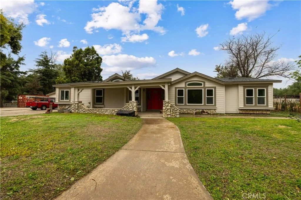 Photo of 15608 Tierra Rejada Rd, Moorpark, CA 93021 (MLS # SR25276954)