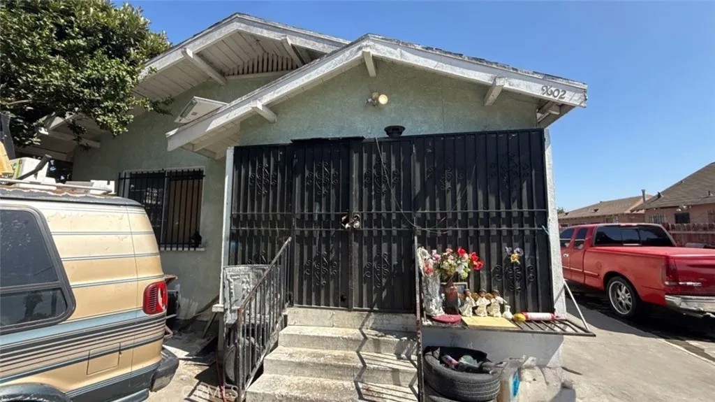 9602 Holmes Avenue