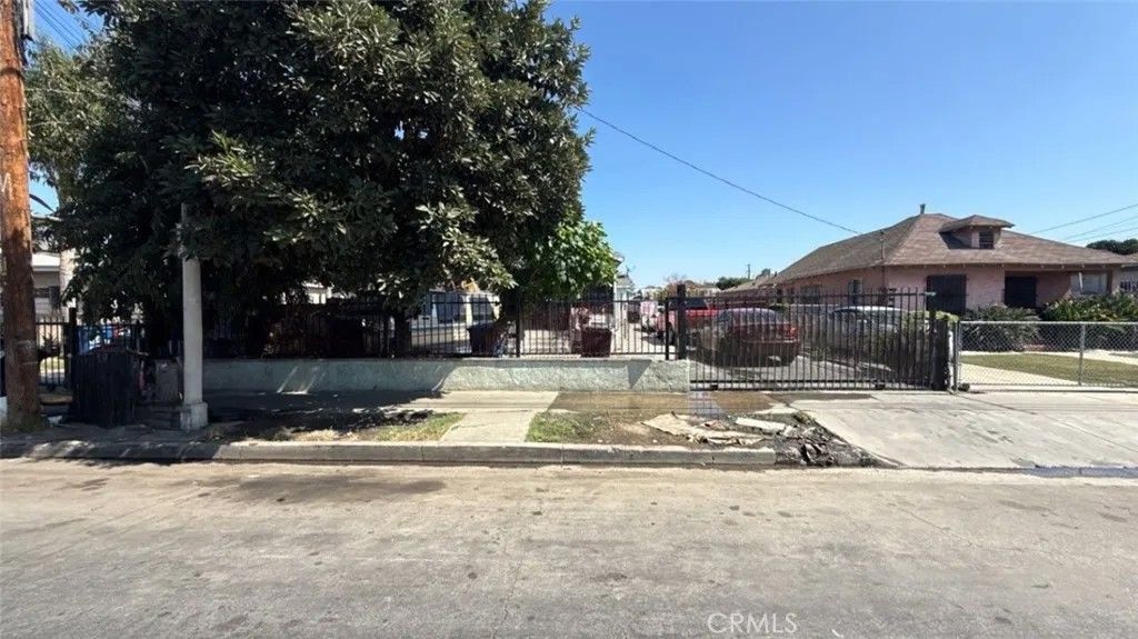 Photo of 9602 Holmes Avenue, Los Angeles, CA 90002 (MLS # DW25276762)