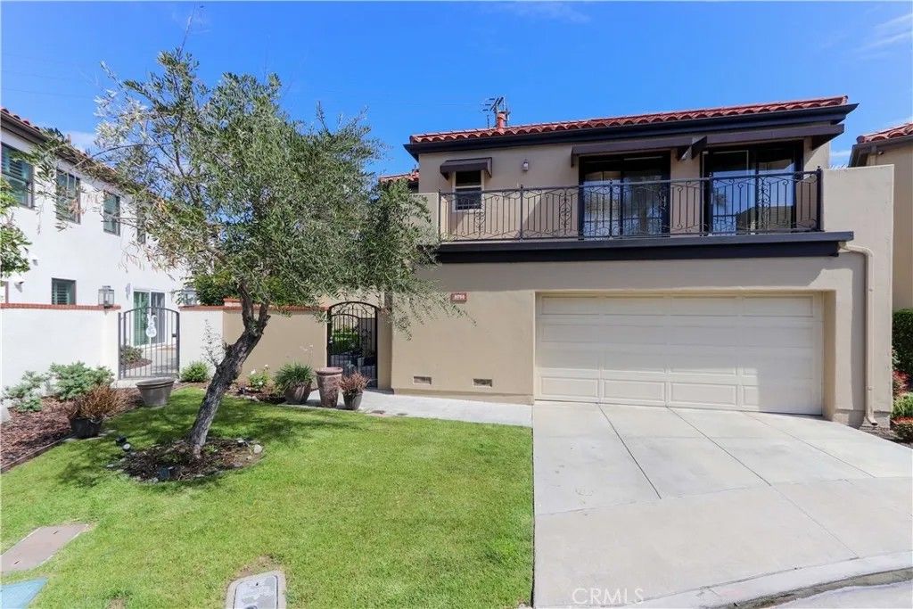 Photo of 5755 Avenida Estoril, Long Beach, CA 90814 (MLS # PW26080605)