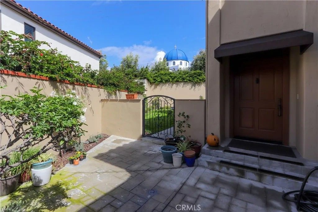 Photo of 5755 Avenida Estoril, Long Beach, CA 90814 (MLS # PW26080605)