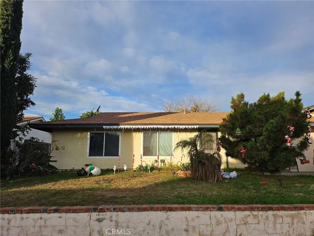 Photo of 868 S Ironwood Ave, Bloomington, CA 92316 (MLS # CV25278700)