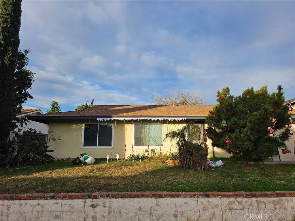 Photo of 868 S Ironwood Ave, Bloomington, CA 92316 (MLS # CV25278700)