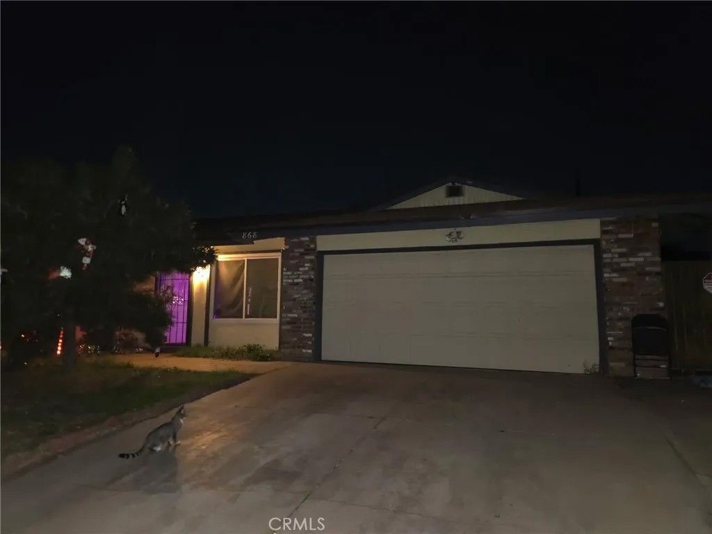 Photo of 868 S Ironwood Ave, Bloomington, CA 92316 (MLS # CV25278700)
