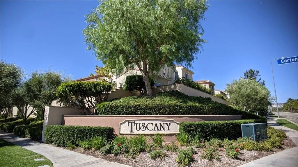 Photo of 20306 Pienza, Porter Ranch, CA 91326 (MLS # SR25276496)